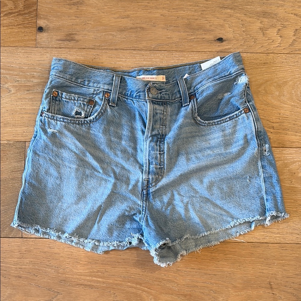 Denim Levi’s Women's Shorts size 31